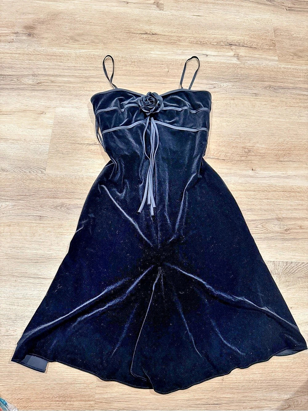 Vintage Cache black velvet cocktail dress featuring satin ribbon